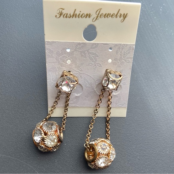 Gold tone crystal and faux pearl backing women statement earrings. Pre-owned. - Picture 1 of 6